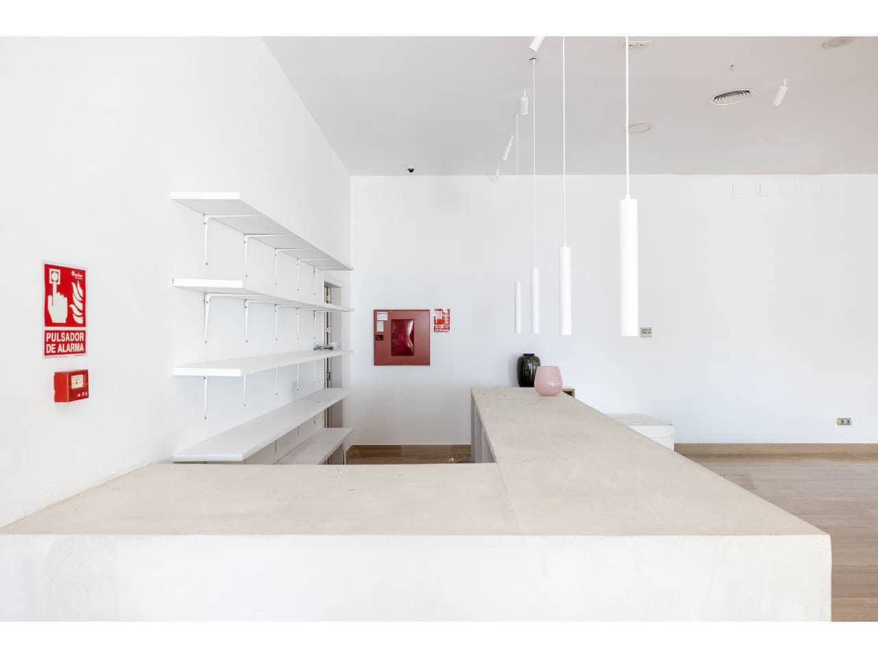 Gewerbe zu verkaufen in Manilva mit Garage - 2.200.000 € (Ref: 10012782)