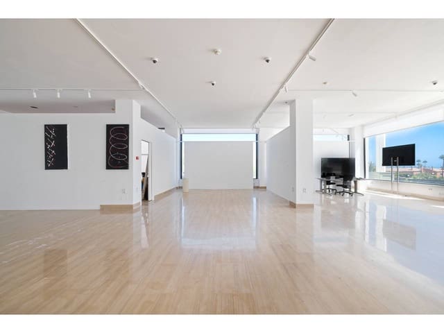 Commercieel te koop in Manilva met garage - € 2.200.000 (Ref: 10012782)