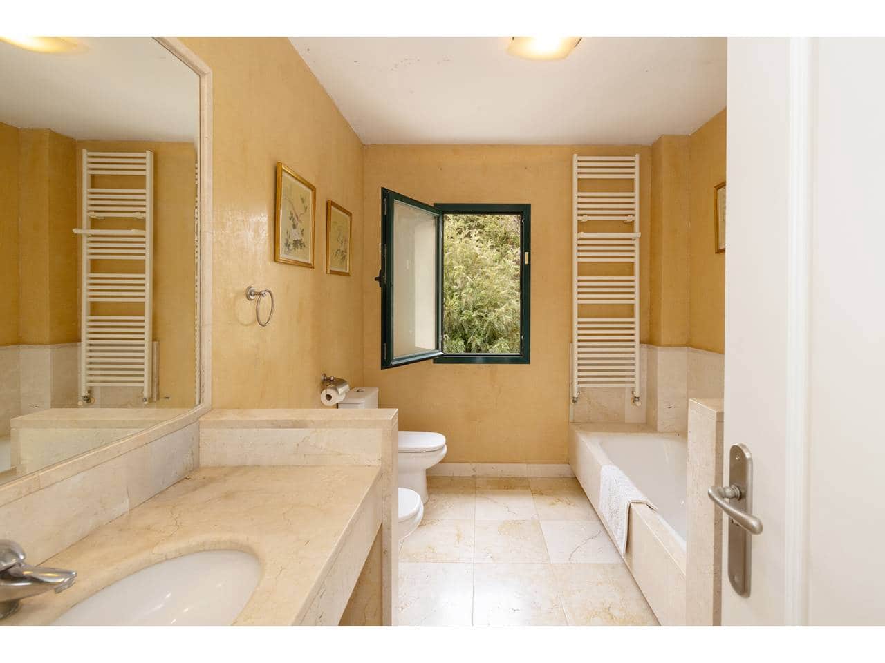 4 soveværelse Rækkehus til salg i Sotogrande med swimmingpool garage - € 655.000 (Ref: 10023461)