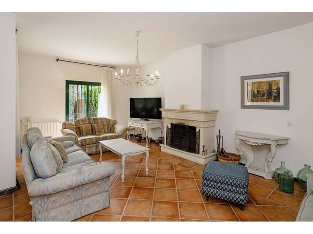 4 chambre Villa/Maison Mitoyenne à vendre à Sotogrande, San Roque avec piscine garage - 655 000 € (Ref: 10023461)