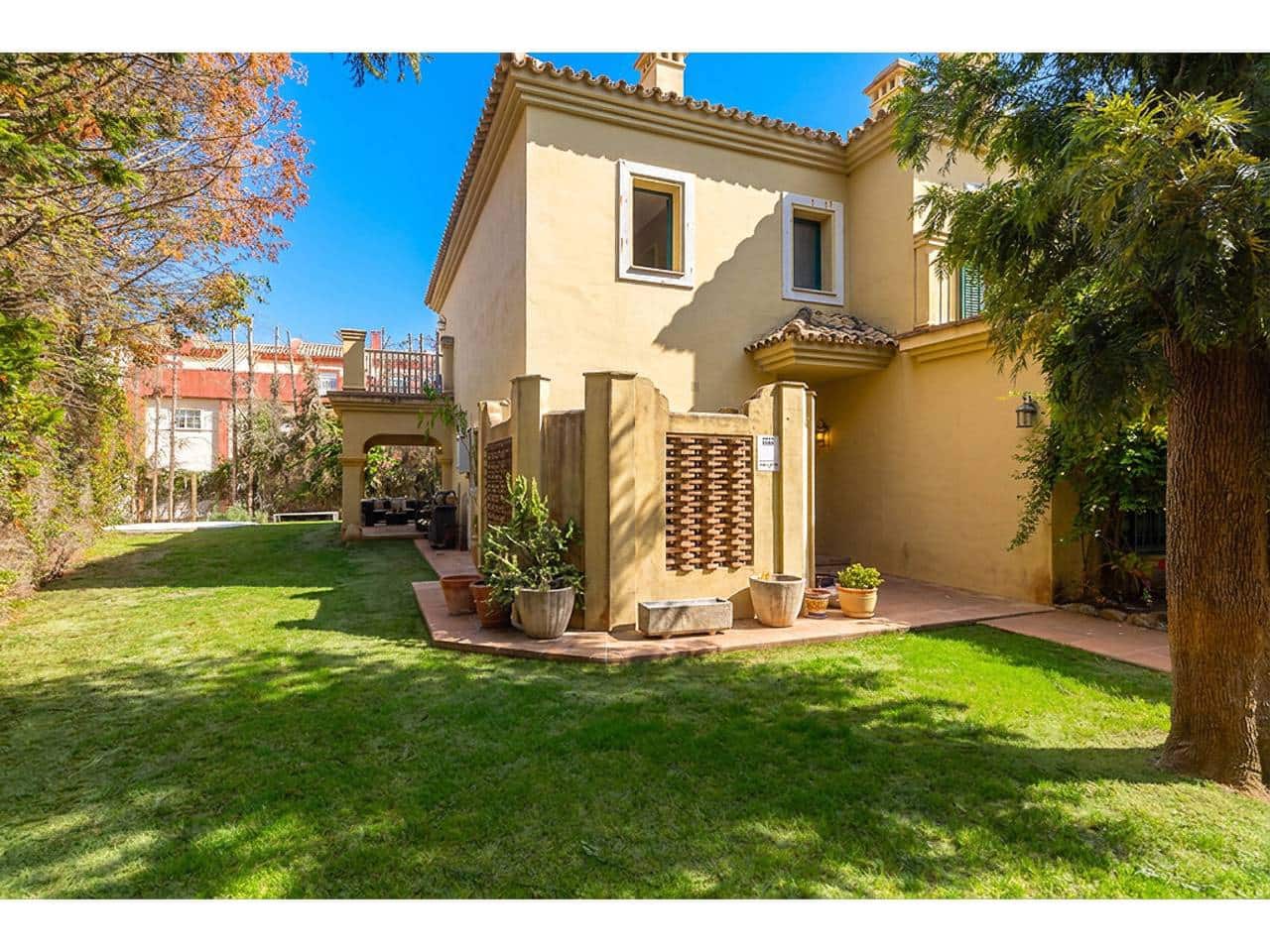 4 soveværelse Rækkehus til salg i Sotogrande med swimmingpool garage - € 655.000 (Ref: 10023461)
