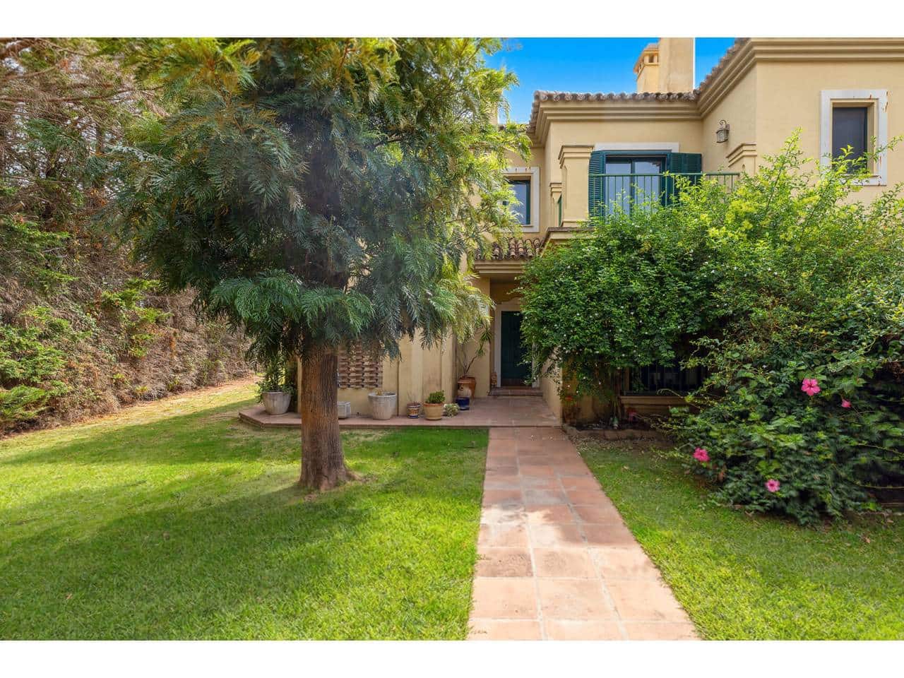 4 soveværelse Rækkehus til salg i Sotogrande med swimmingpool garage - € 655.000 (Ref: 10023461)