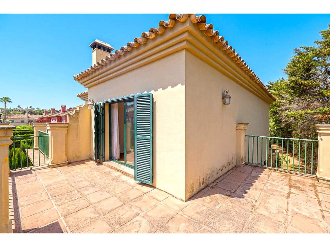 4 soveværelse Rækkehus til salg i Sotogrande med swimmingpool garage - € 655.000 (Ref: 10023461)