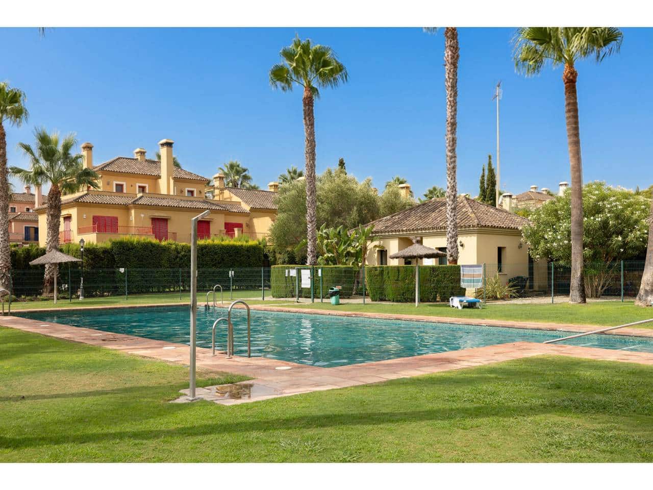 4 soveværelse Rækkehus til salg i Sotogrande med swimmingpool garage - € 655.000 (Ref: 10023461)