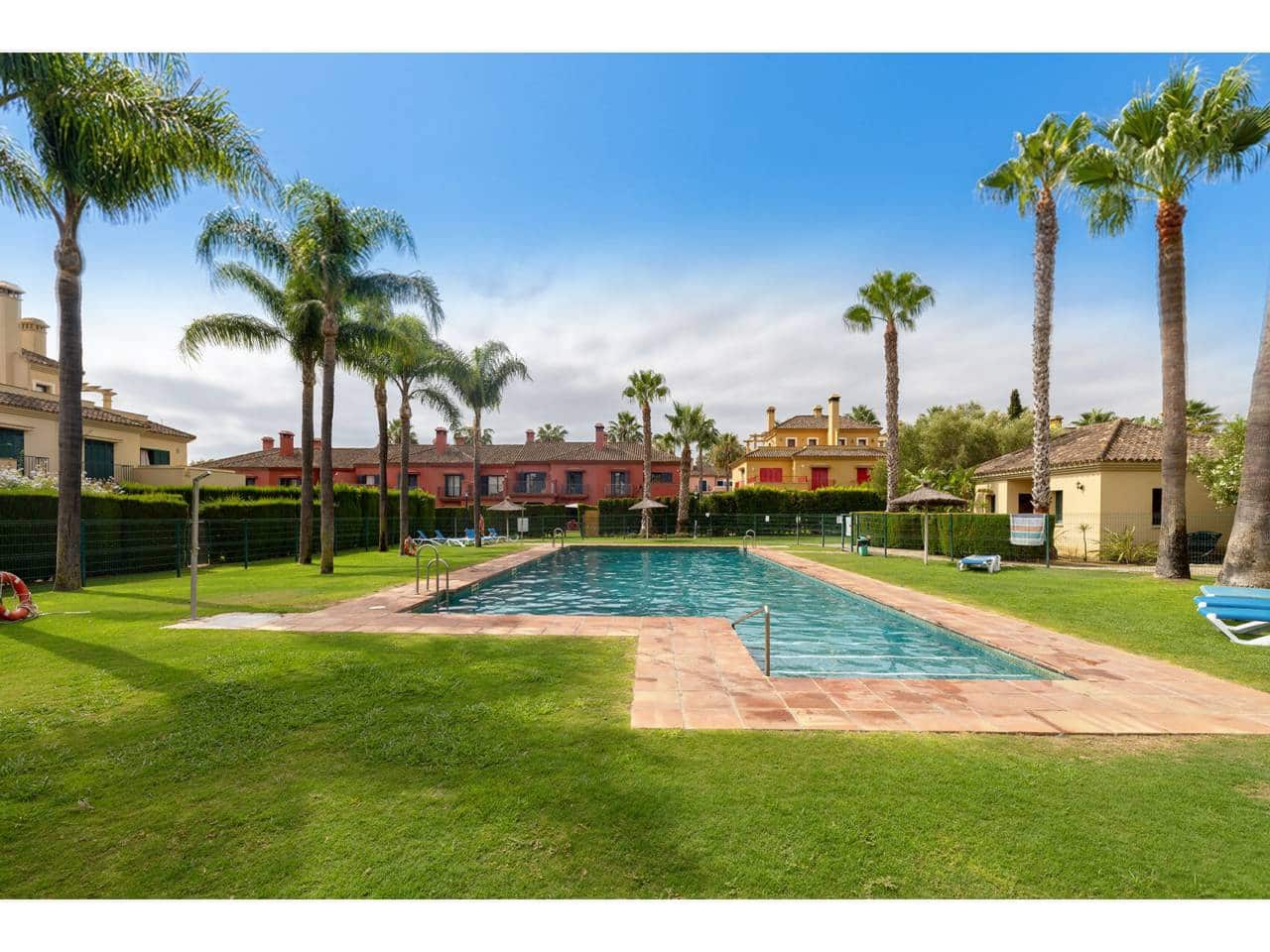 4 soveværelse Rækkehus til salg i Sotogrande med swimmingpool garage - € 655.000 (Ref: 10023461)
