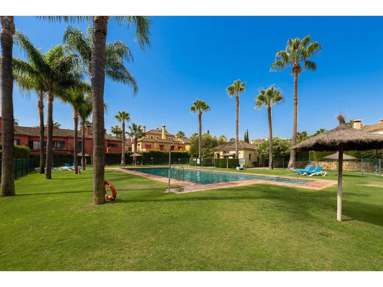 4 soveværelse Rækkehus til salg i Sotogrande med swimmingpool garage - € 655.000 (Ref: 10023461)