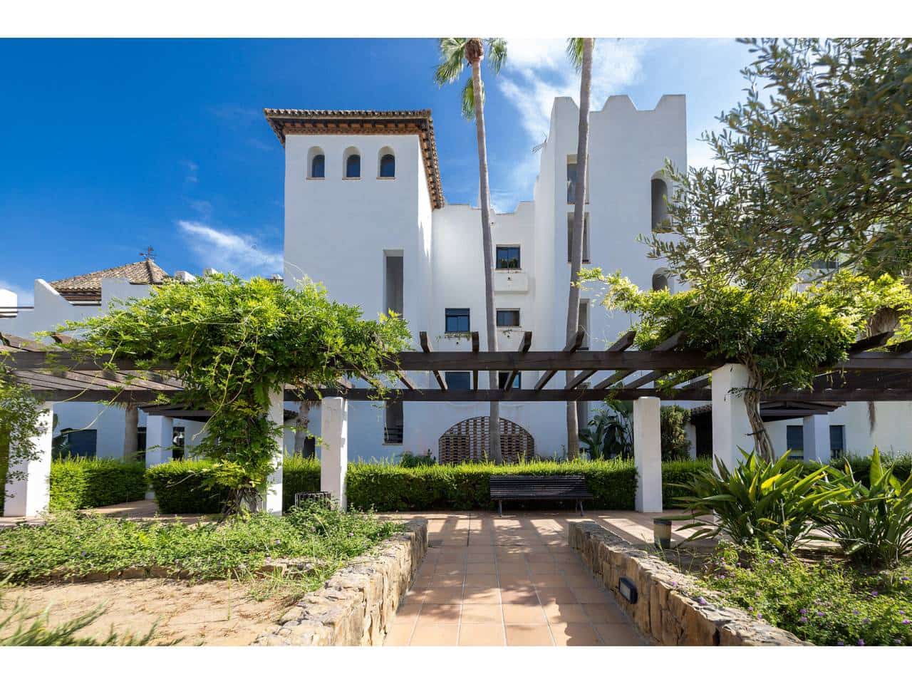 3 bedroom Apartment for sale in Sotogrande with pool garage - € 900,000 (Ref: 10026630)