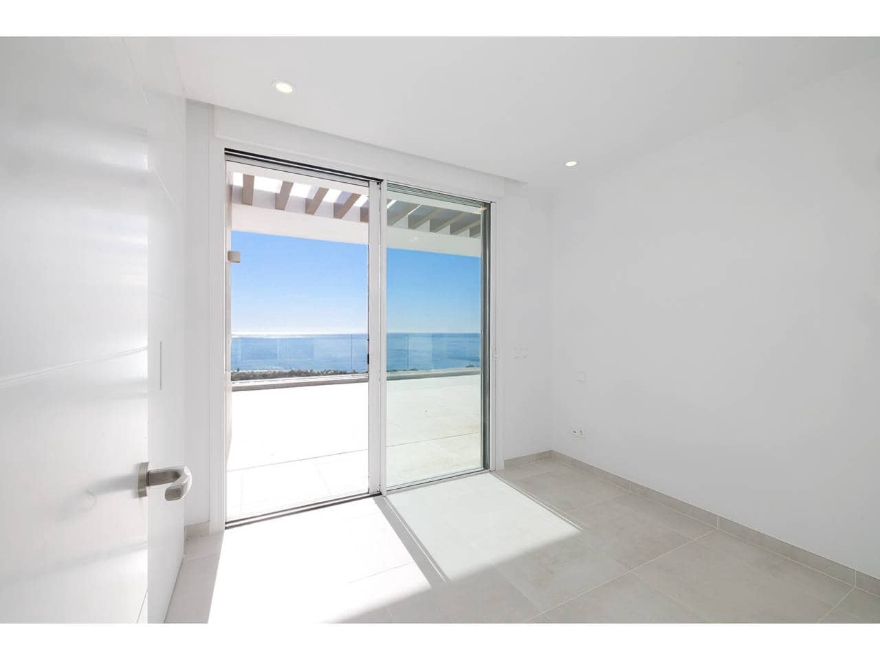 Ático de 3 habitaciones en La Alcaidesa en venta con piscina garaje - 1.260.000 € (Ref: 10042433)