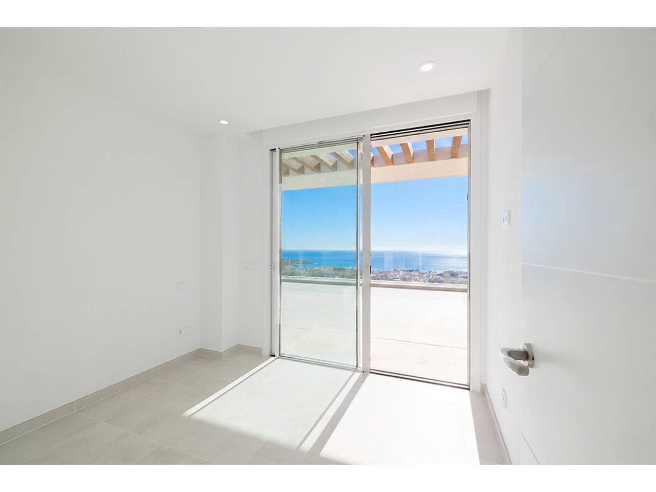 Ático de 3 habitaciones en La Alcaidesa en venta con piscina garaje - 1.260.000 € (Ref: 10042433)