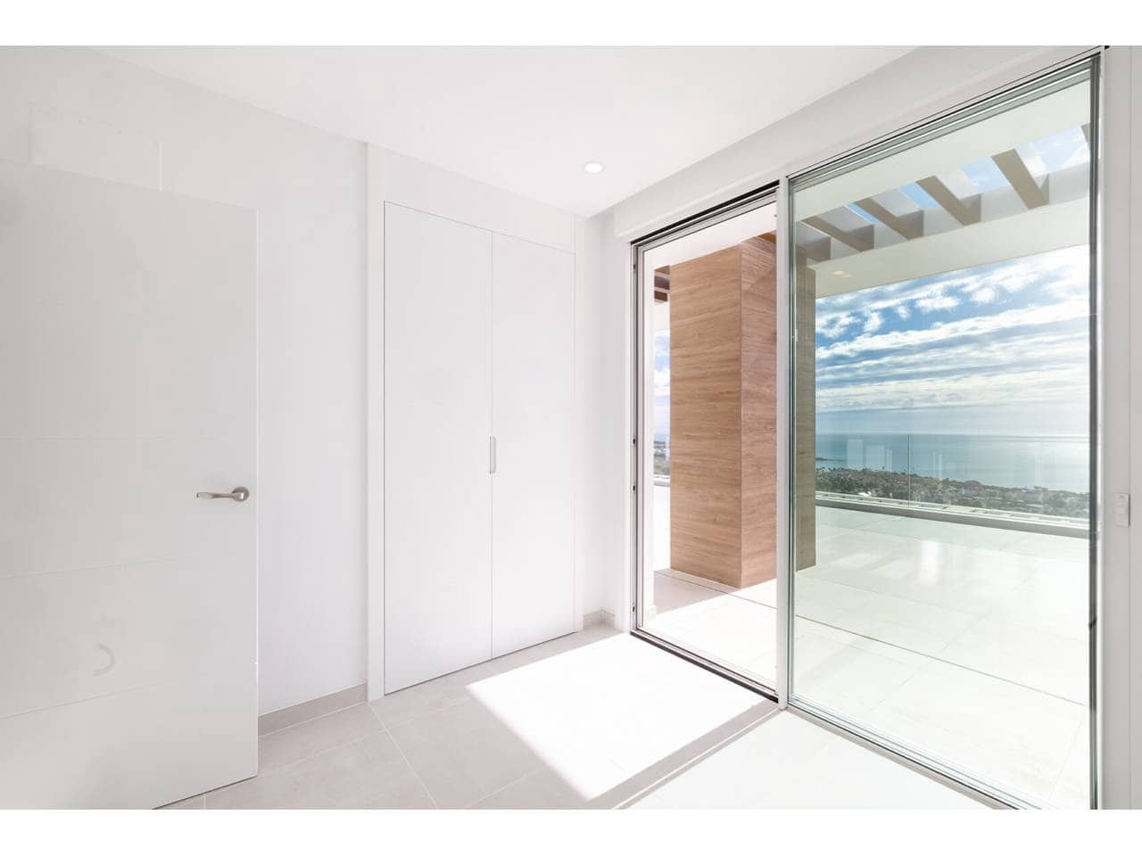 Ático de 3 habitaciones en La Alcaidesa en venta con piscina garaje - 1.260.000 € (Ref: 10042433)