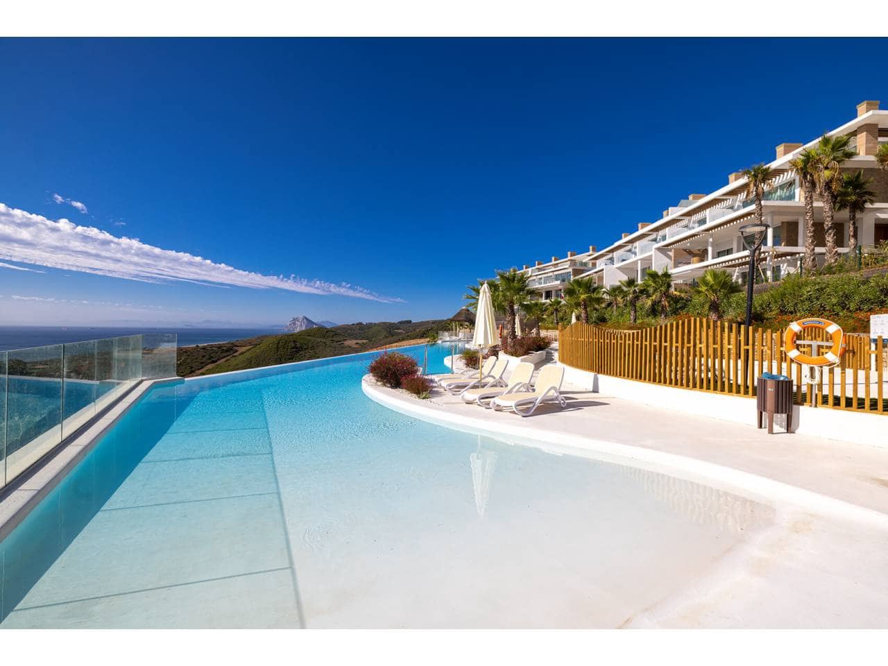 Ático de 3 habitaciones en La Alcaidesa en venta con piscina garaje - 1.260.000 € (Ref: 10042433)