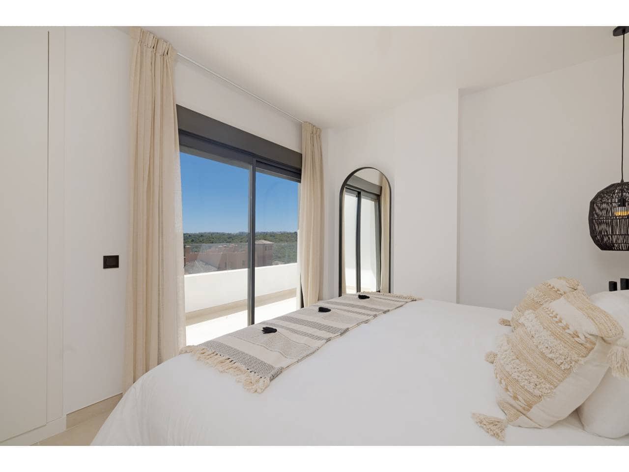 Piso de 3 habitaciones en Casares en venta con piscina garaje - 690.000 € (Ref: 10044244)
