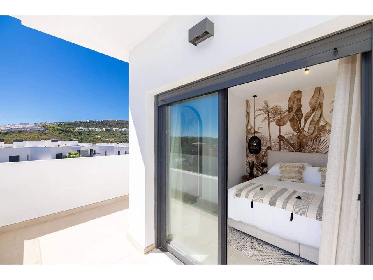 Piso de 3 habitaciones en Casares en venta con piscina garaje - 690.000 € (Ref: 10044244)
