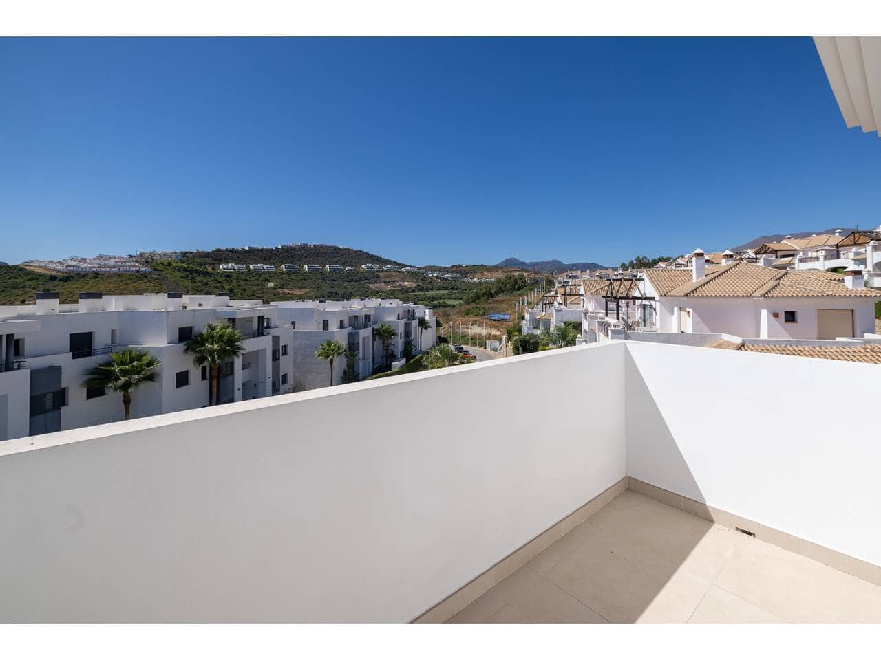 Piso de 3 habitaciones en Casares en venta con piscina garaje - 690.000 € (Ref: 10044244)