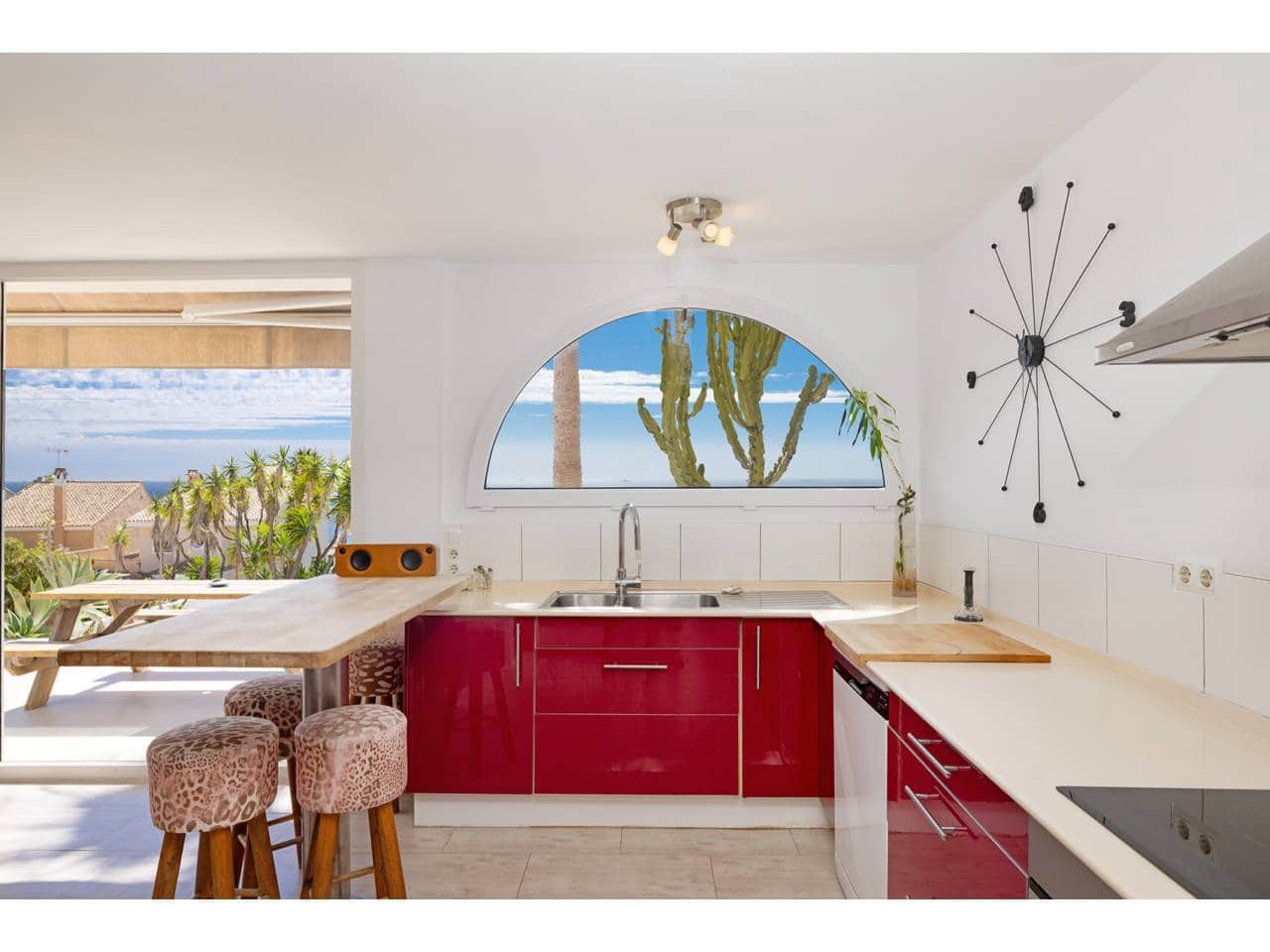 4 chambre Villa/Maison à vendre à Algeciras avec piscine garage - 795 000 € (Ref: 10046613)