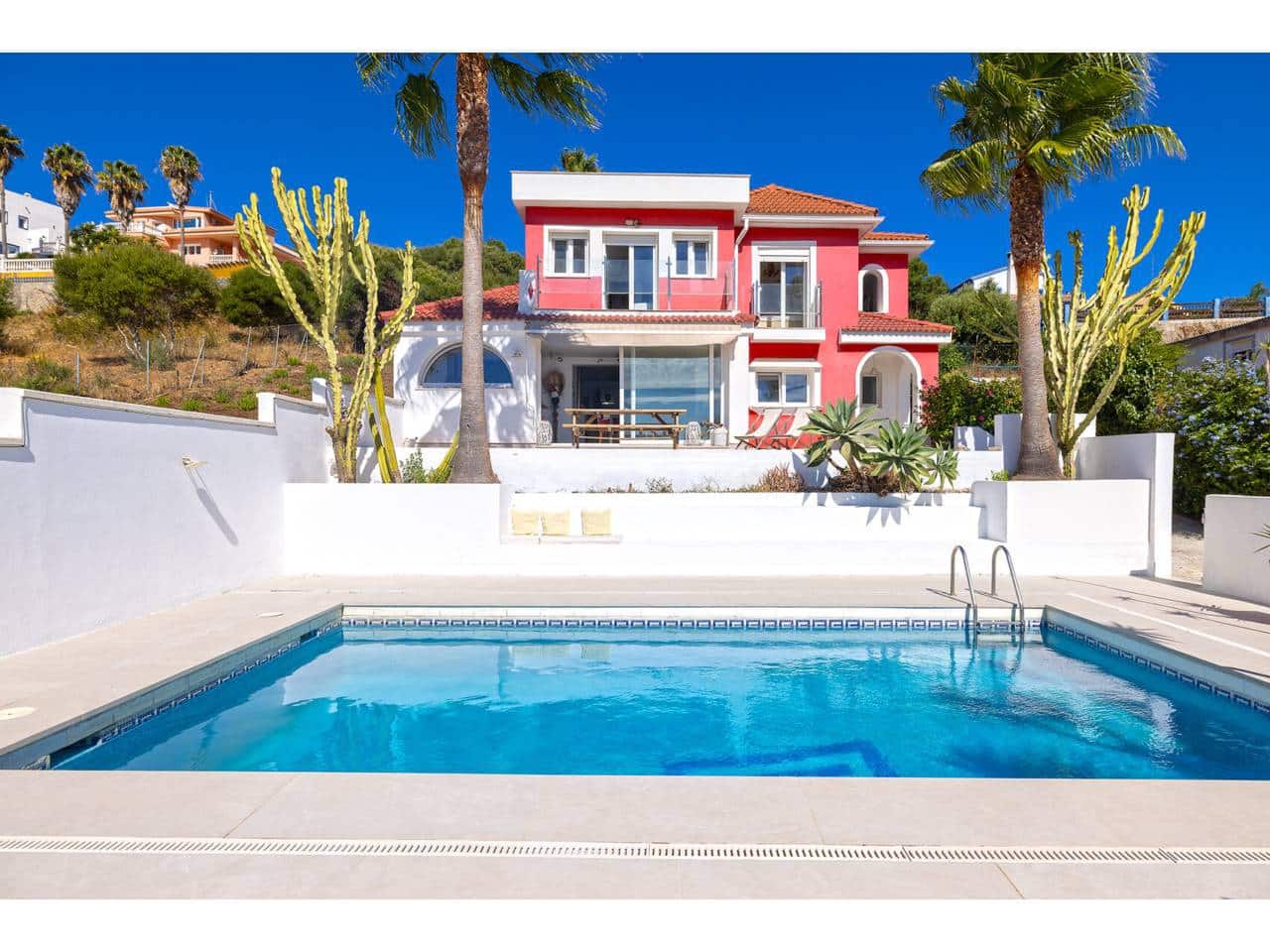 4 chambre Villa/Maison à vendre à Algeciras avec piscine garage - 795 000 € (Ref: 10046613)