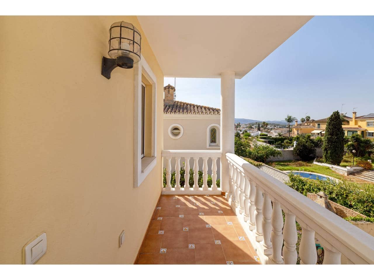 4 sovrum Villa till salu i Algeciras med pool garage - 610 000 € (Ref: 10077539)