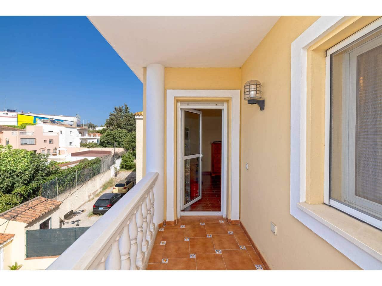 4 sovrum Villa till salu i Algeciras med pool garage - 610 000 € (Ref: 10077539)