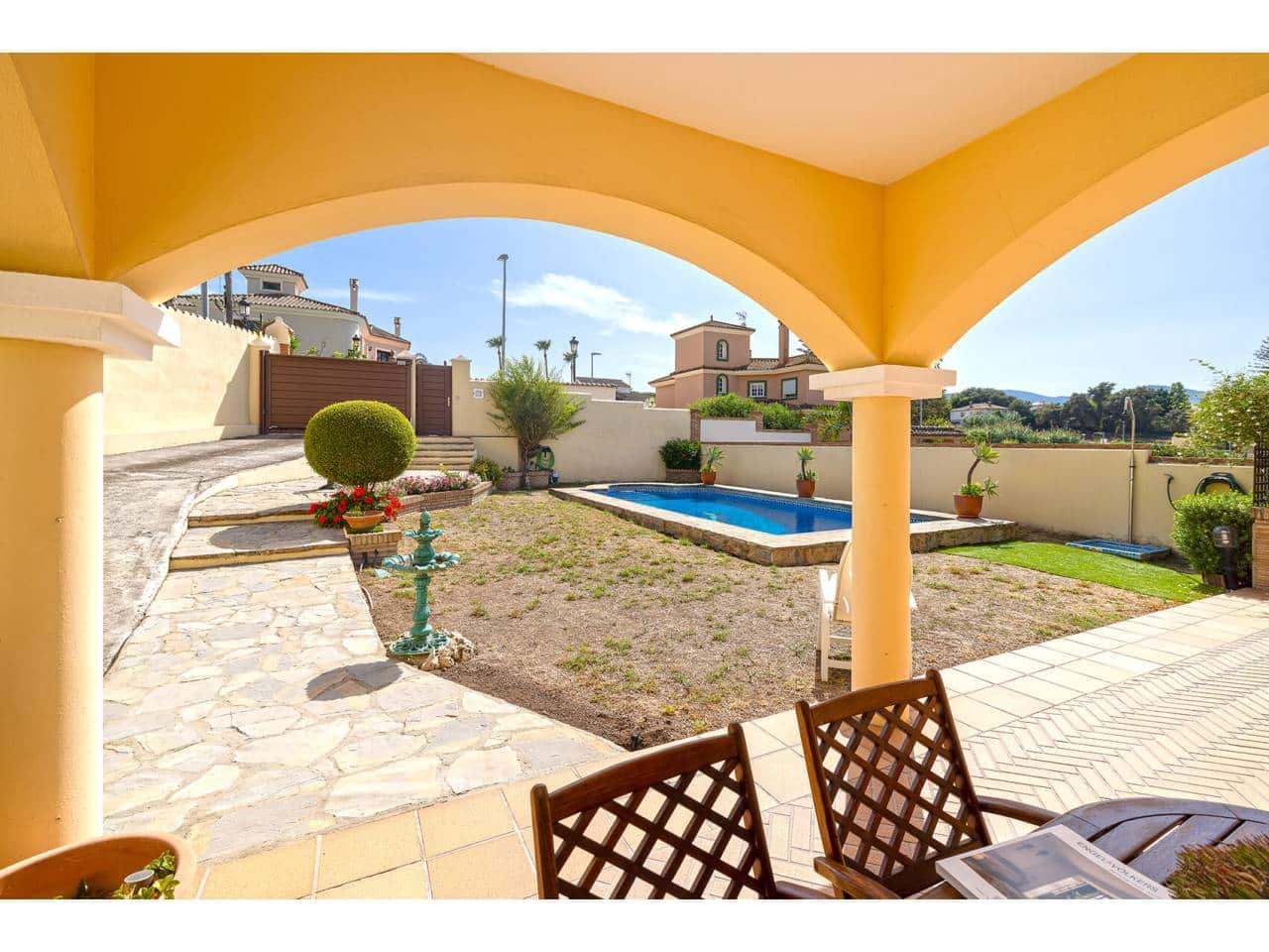 4 sovrum Villa till salu i Algeciras med pool garage - 610 000 € (Ref: 10077539)