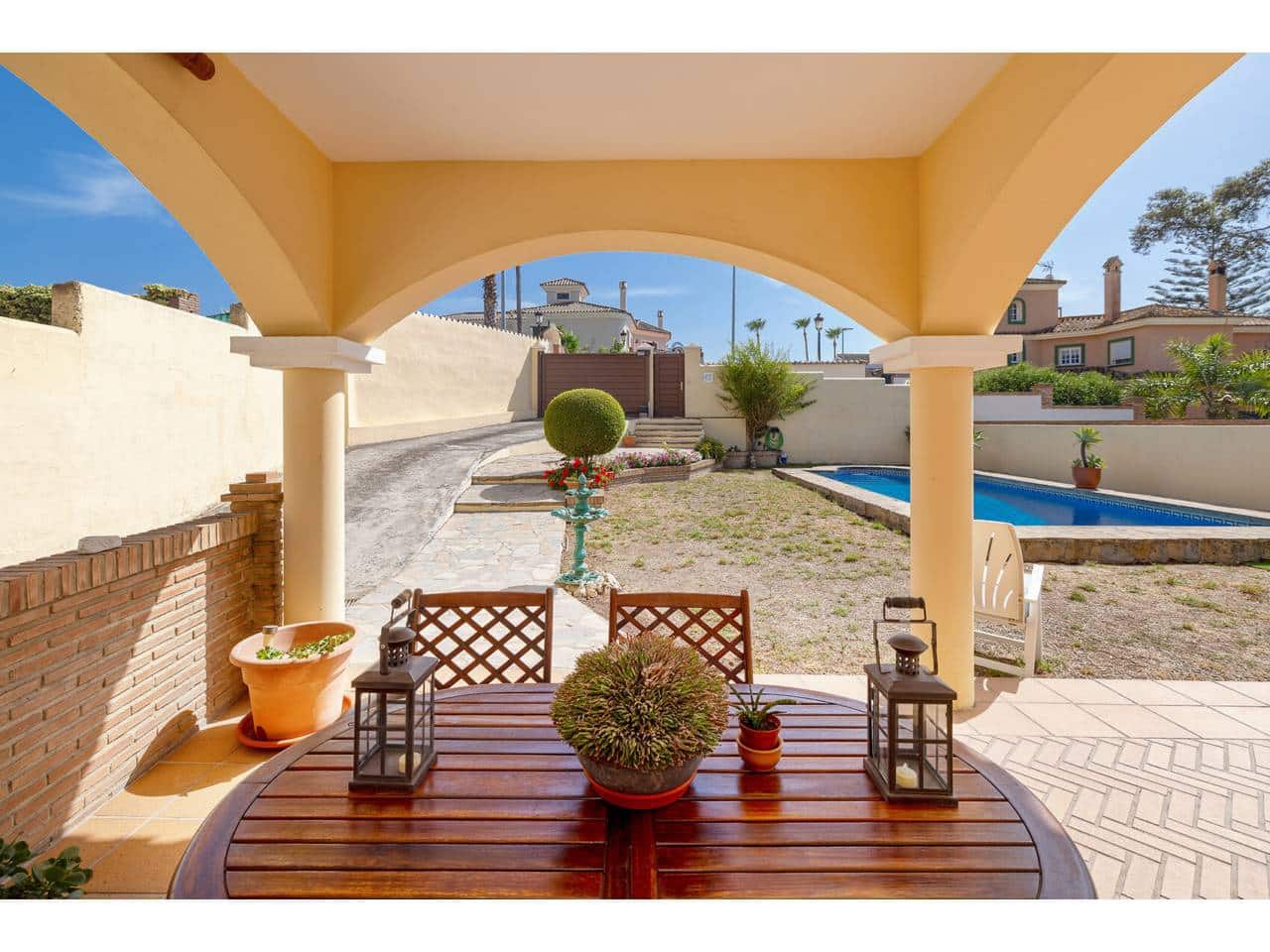 4 sovrum Villa till salu i Algeciras med pool garage - 610 000 € (Ref: 10077539)