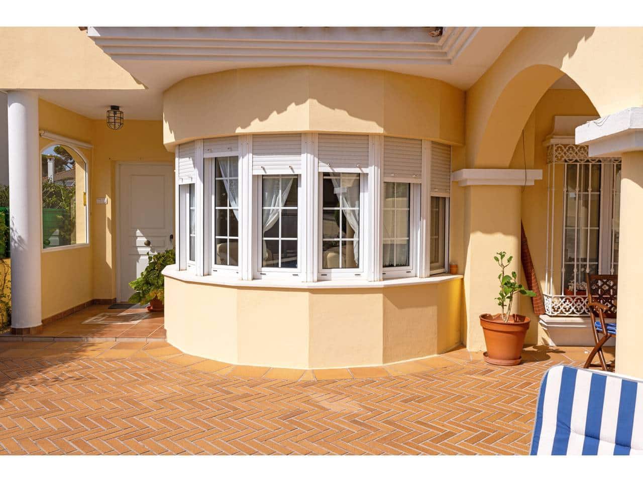 4 sovrum Villa till salu i Algeciras med pool garage - 610 000 € (Ref: 10077539)