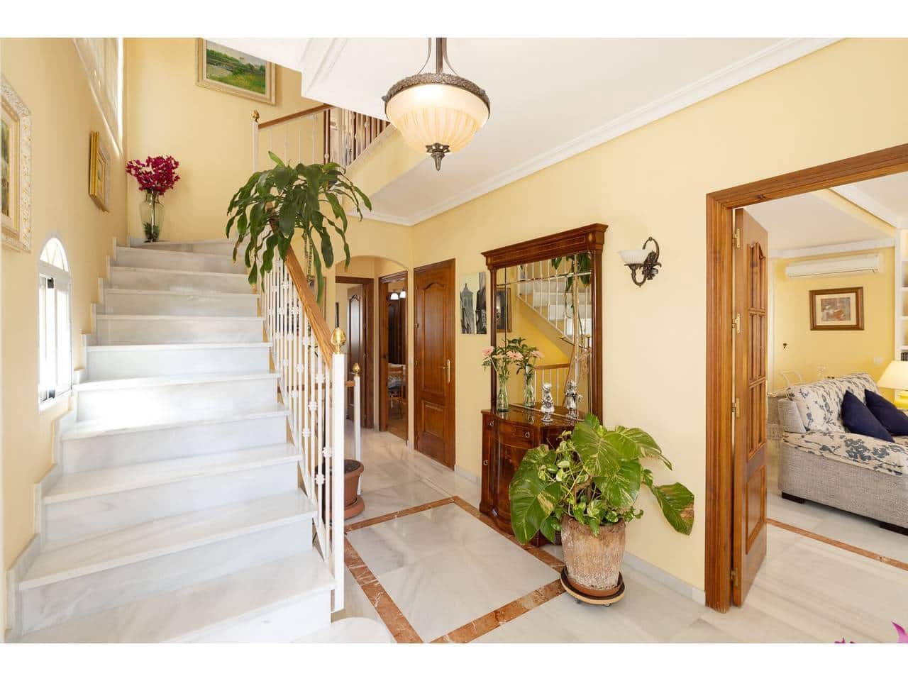 4 sovrum Villa till salu i Algeciras med pool garage - 610 000 € (Ref: 10077539)