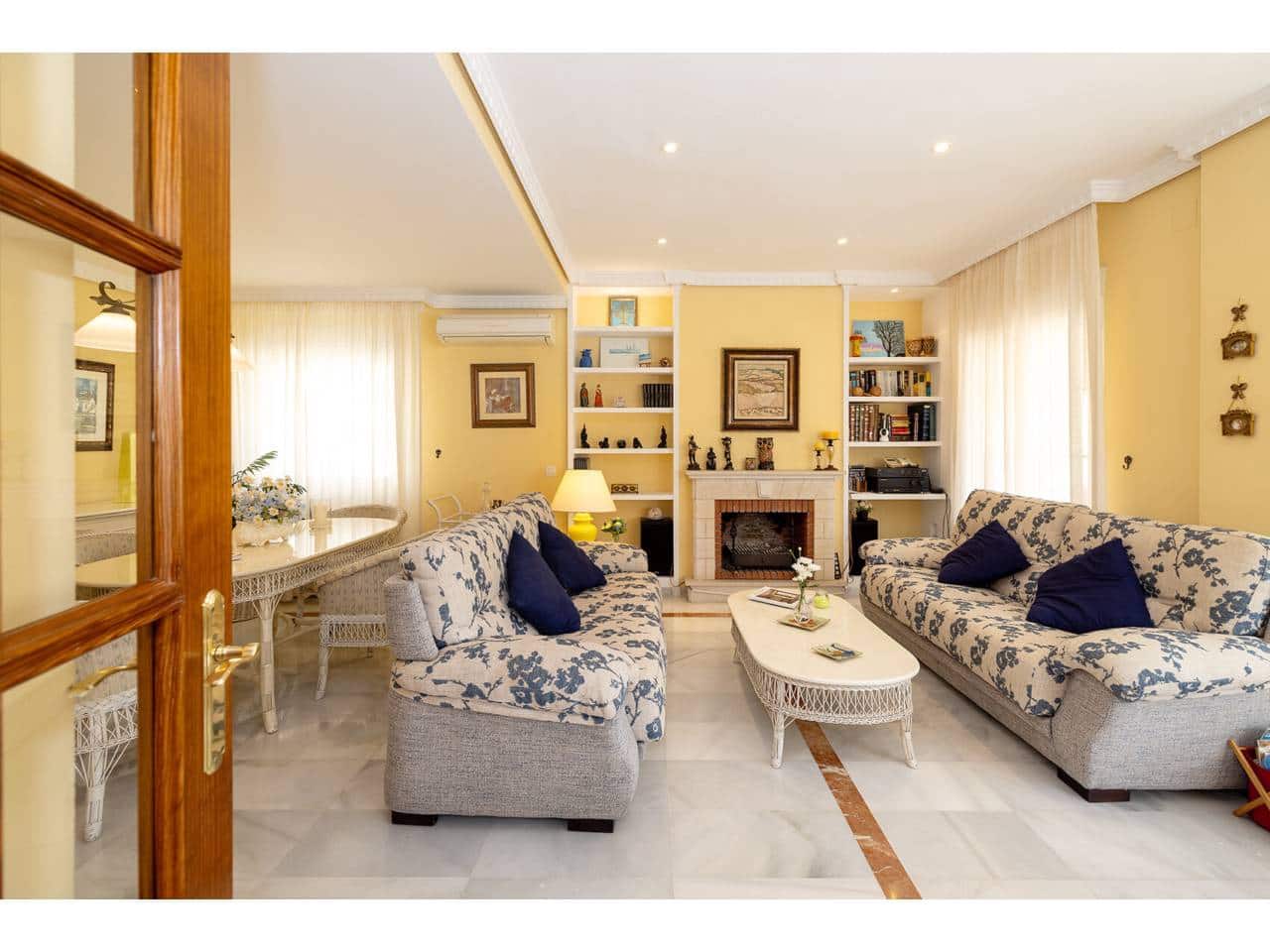4 sovrum Villa till salu i Algeciras med pool garage - 610 000 € (Ref: 10077539)