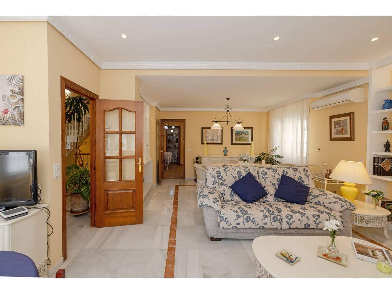 4 sovrum Villa till salu i Algeciras med pool garage - 610 000 € (Ref: 10077539)