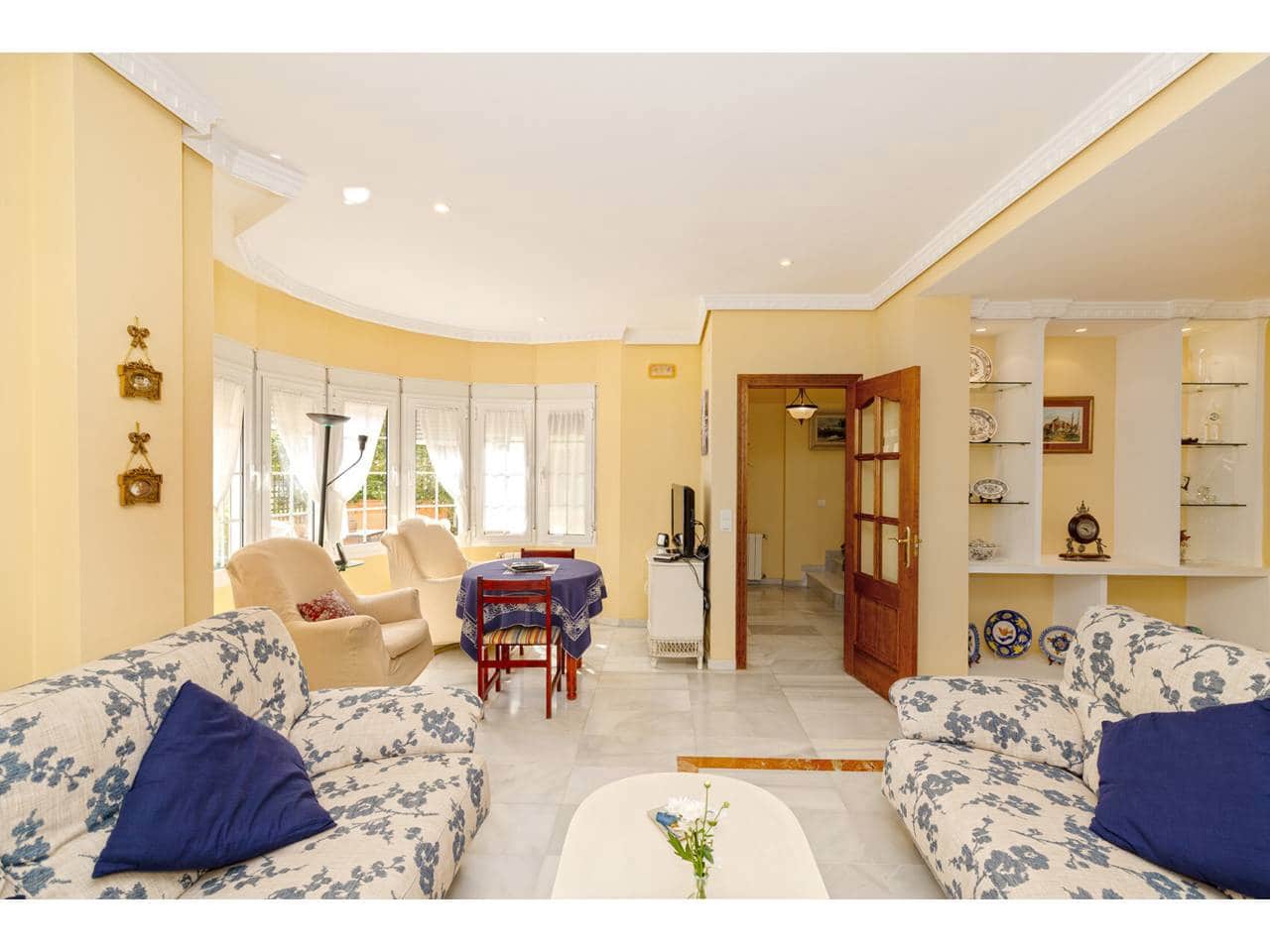 4 sovrum Villa till salu i Algeciras med pool garage - 610 000 € (Ref: 10077539)