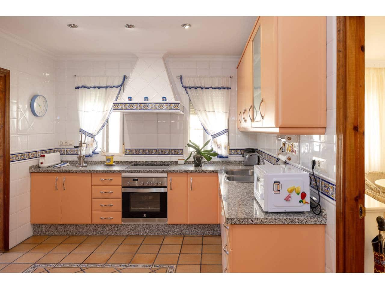 4 sovrum Villa till salu i Algeciras med pool garage - 610 000 € (Ref: 10077539)