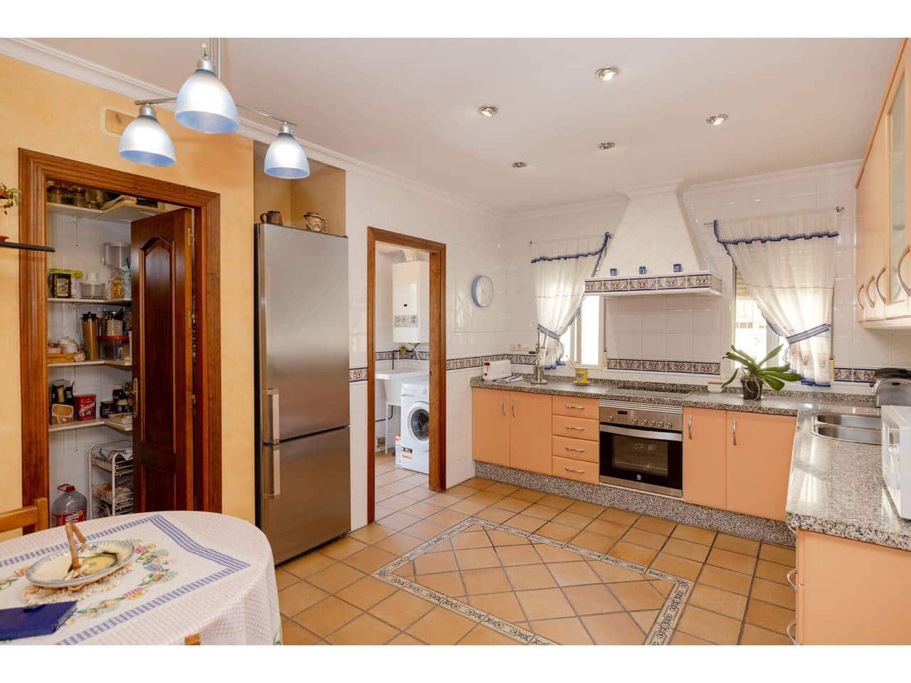4 sovrum Villa till salu i Algeciras med pool garage - 610 000 € (Ref: 10077539)