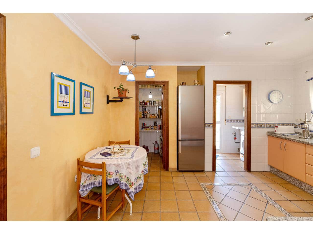 4 sovrum Villa till salu i Algeciras med pool garage - 610 000 € (Ref: 10077539)