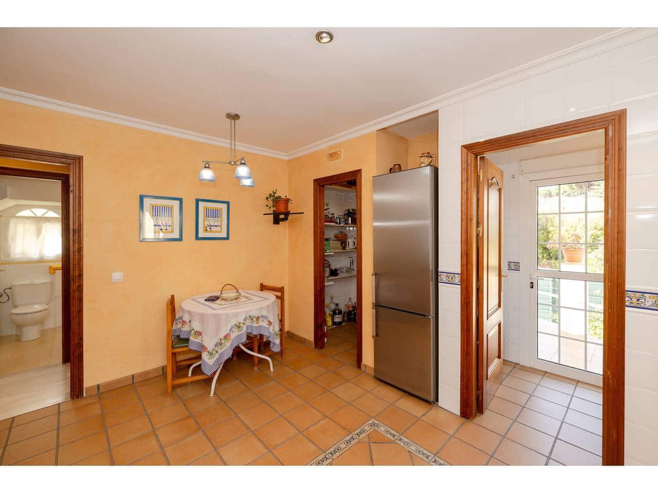 4 sovrum Villa till salu i Algeciras med pool garage - 610 000 € (Ref: 10077539)