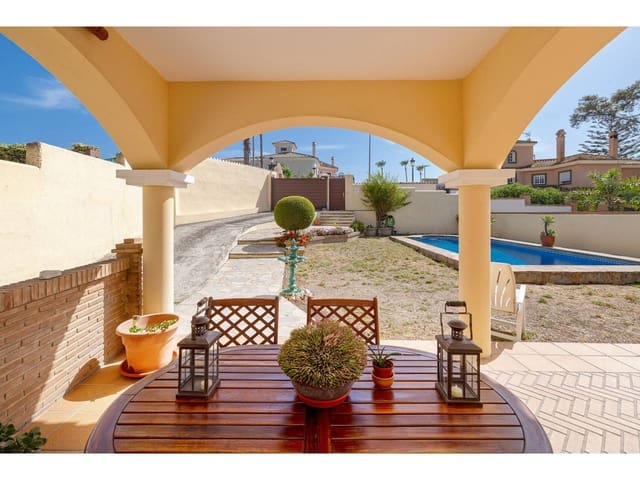 4 soverom Villa til salgs i Algeciras med svømmebasseng garasje - € 610 000 (Ref: 10077539)