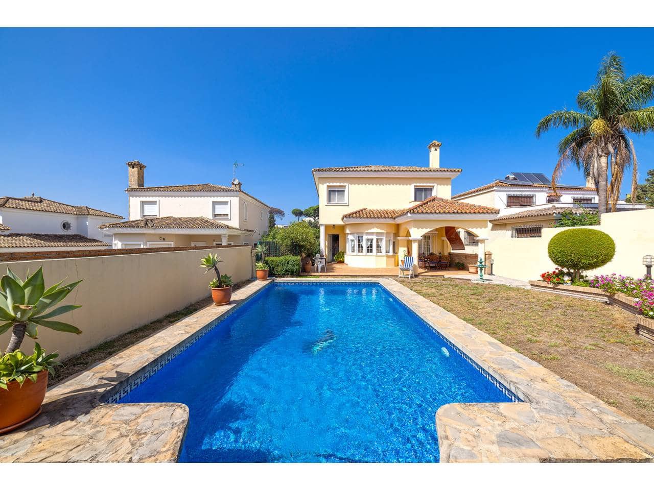 4 sovrum Villa till salu i Algeciras med pool garage - 610 000 € (Ref: 10077539)