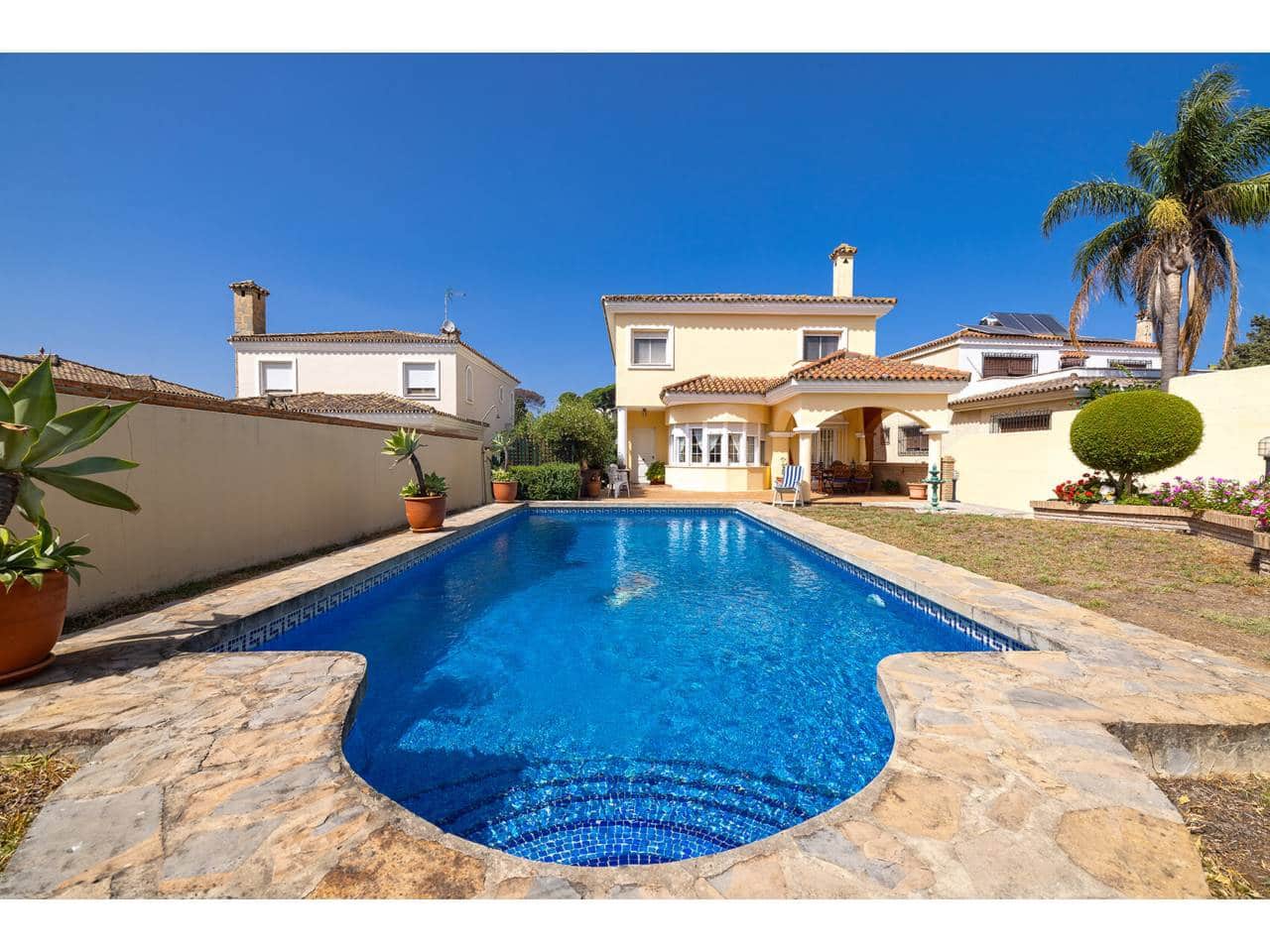 4 sovrum Villa till salu i Algeciras med pool garage - 610 000 € (Ref: 10077539)
