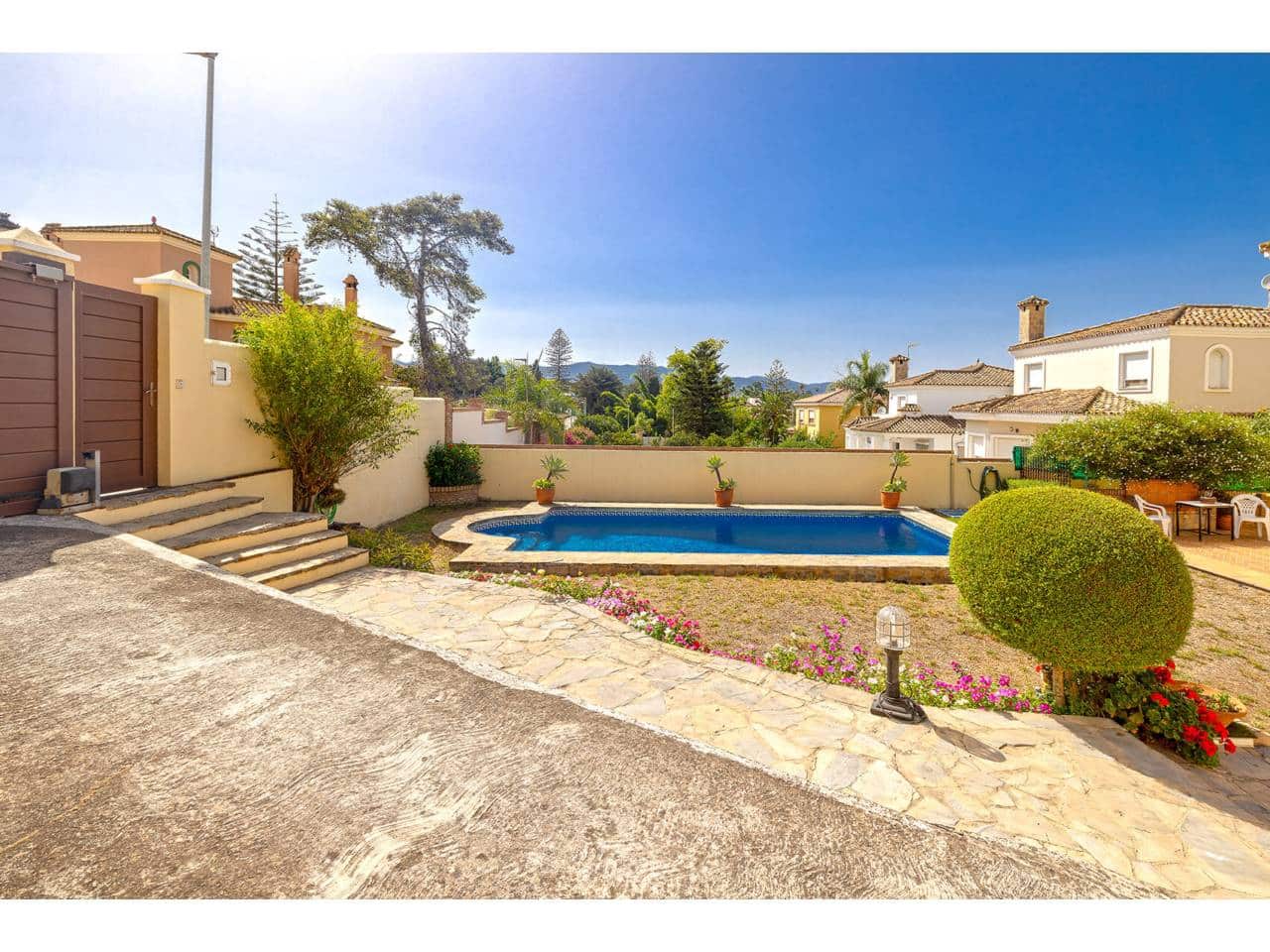 4 sovrum Villa till salu i Algeciras med pool garage - 610 000 € (Ref: 10077539)