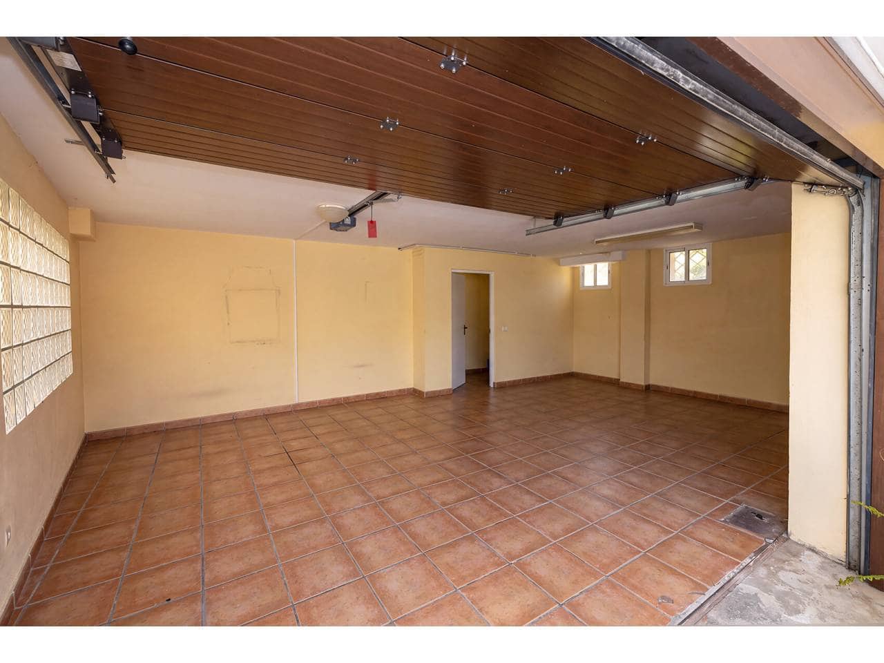 4 sovrum Villa till salu i Algeciras med pool garage - 610 000 € (Ref: 10077539)