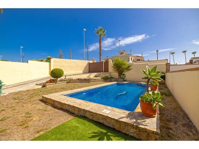 4 soverom Villa til salgs i Algeciras med svømmebasseng garasje - € 610 000 (Ref: 10077539)