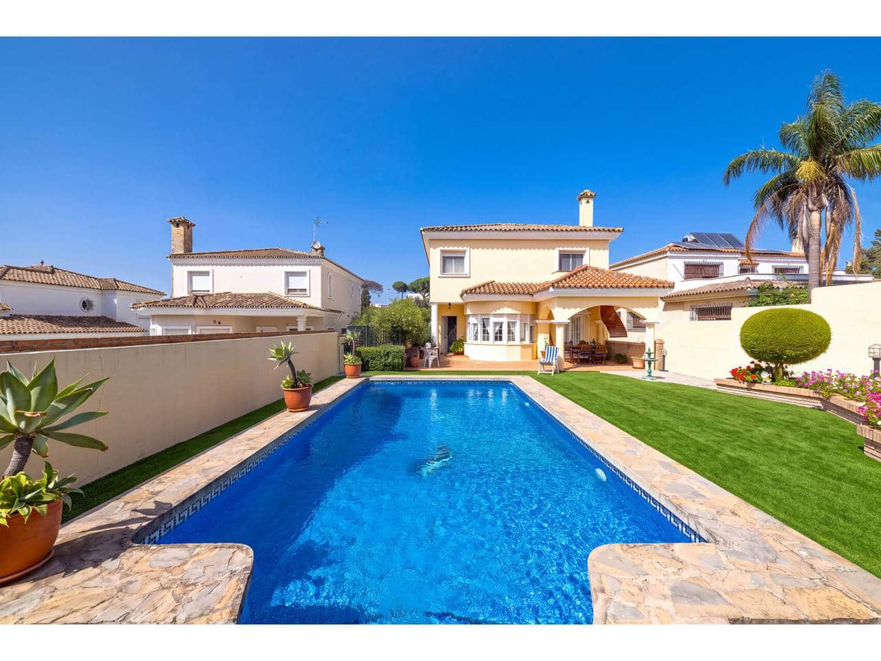 4 bedroom Villa for sale in Algeciras with pool garage - € 610,000 (Ref: 10077539)