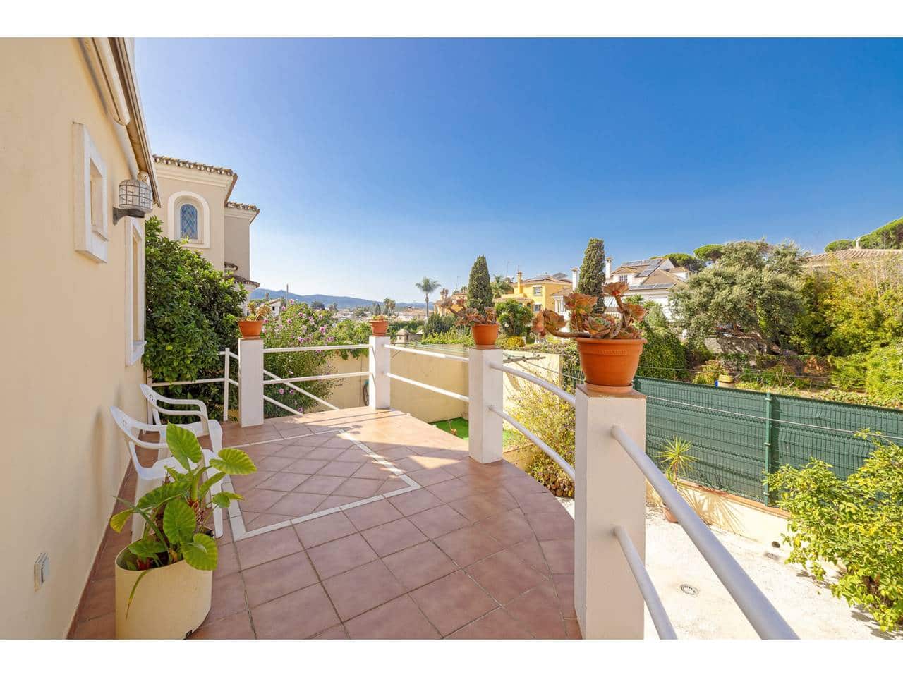4 slaapkamer Villa te koop in Algeciras met zwembad garage - € 610.000 (Ref: 10077539)