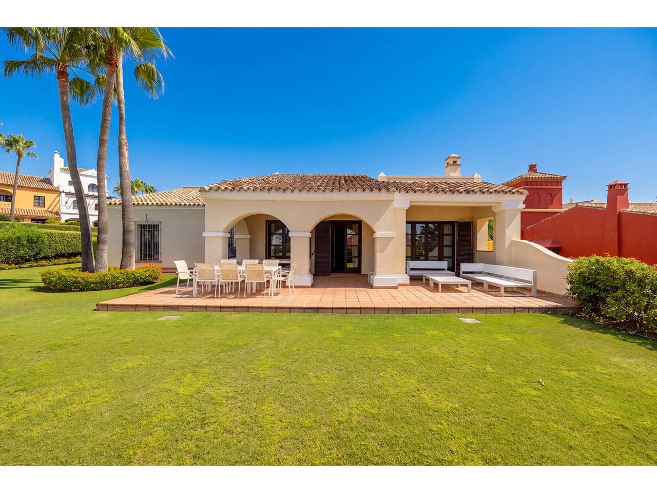 6 slaapkamer Villa te koop in Sotogrande met zwembad garage - € 1.300.000 (Ref: 10077540)