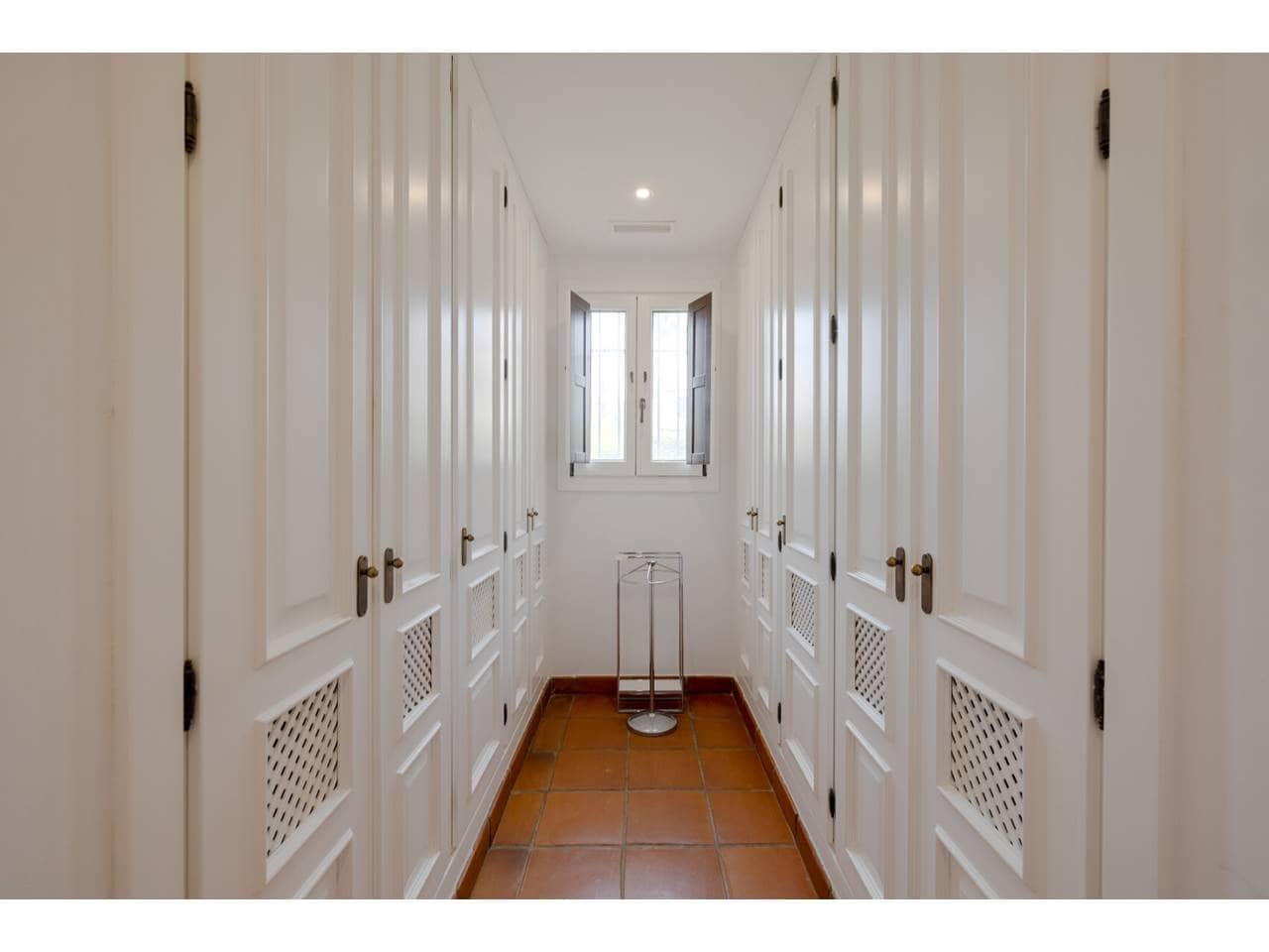 6 slaapkamer Villa te koop in Sotogrande met zwembad garage - € 1.300.000 (Ref: 10077540)