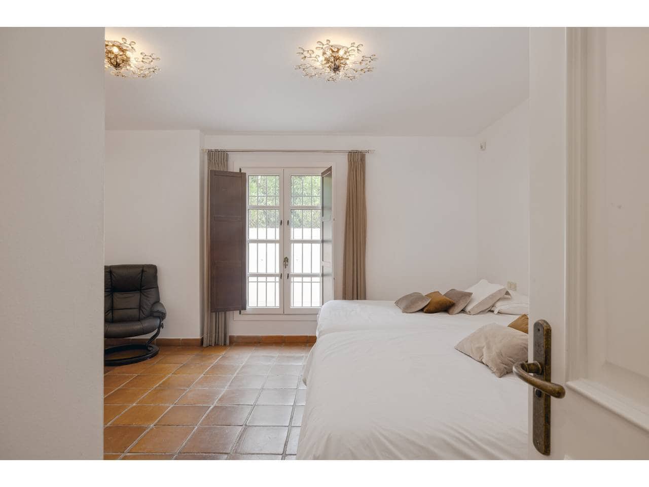 6 slaapkamer Villa te koop in Sotogrande met zwembad garage - € 1.300.000 (Ref: 10077540)