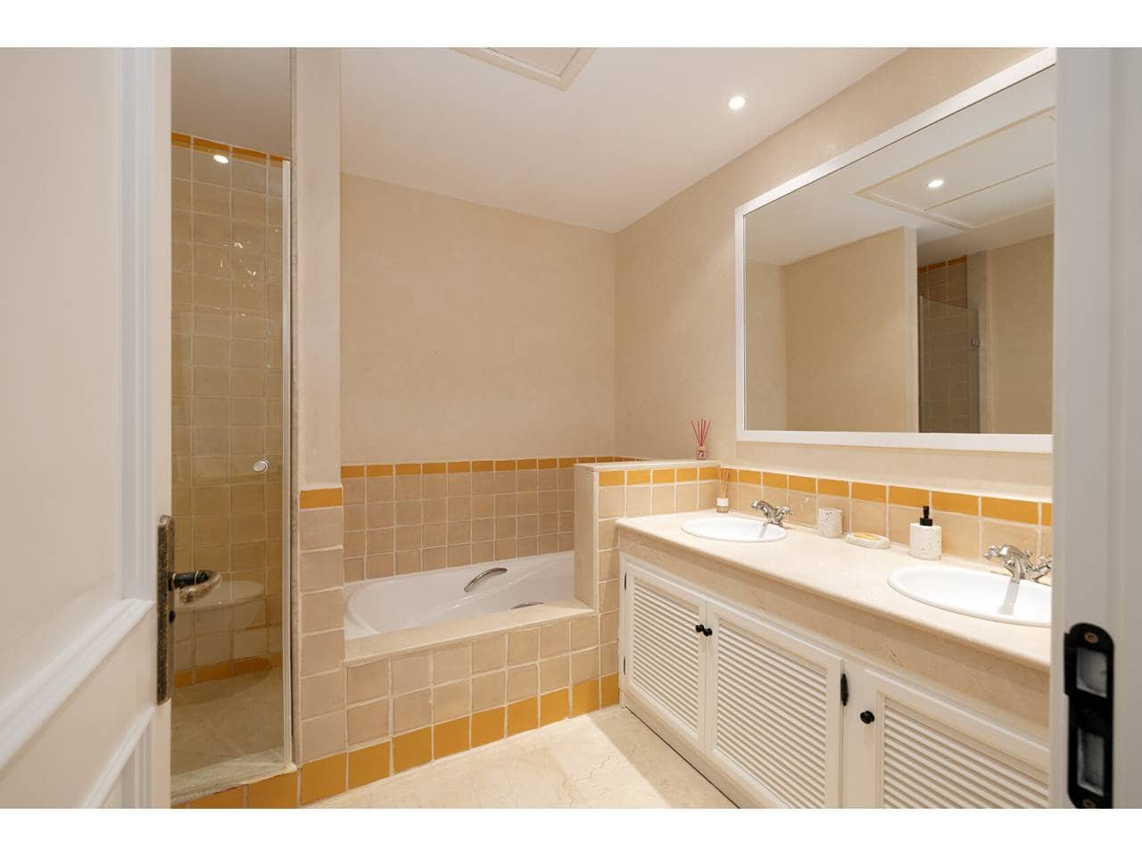 6 slaapkamer Villa te koop in Sotogrande met zwembad garage - € 1.300.000 (Ref: 10077540)