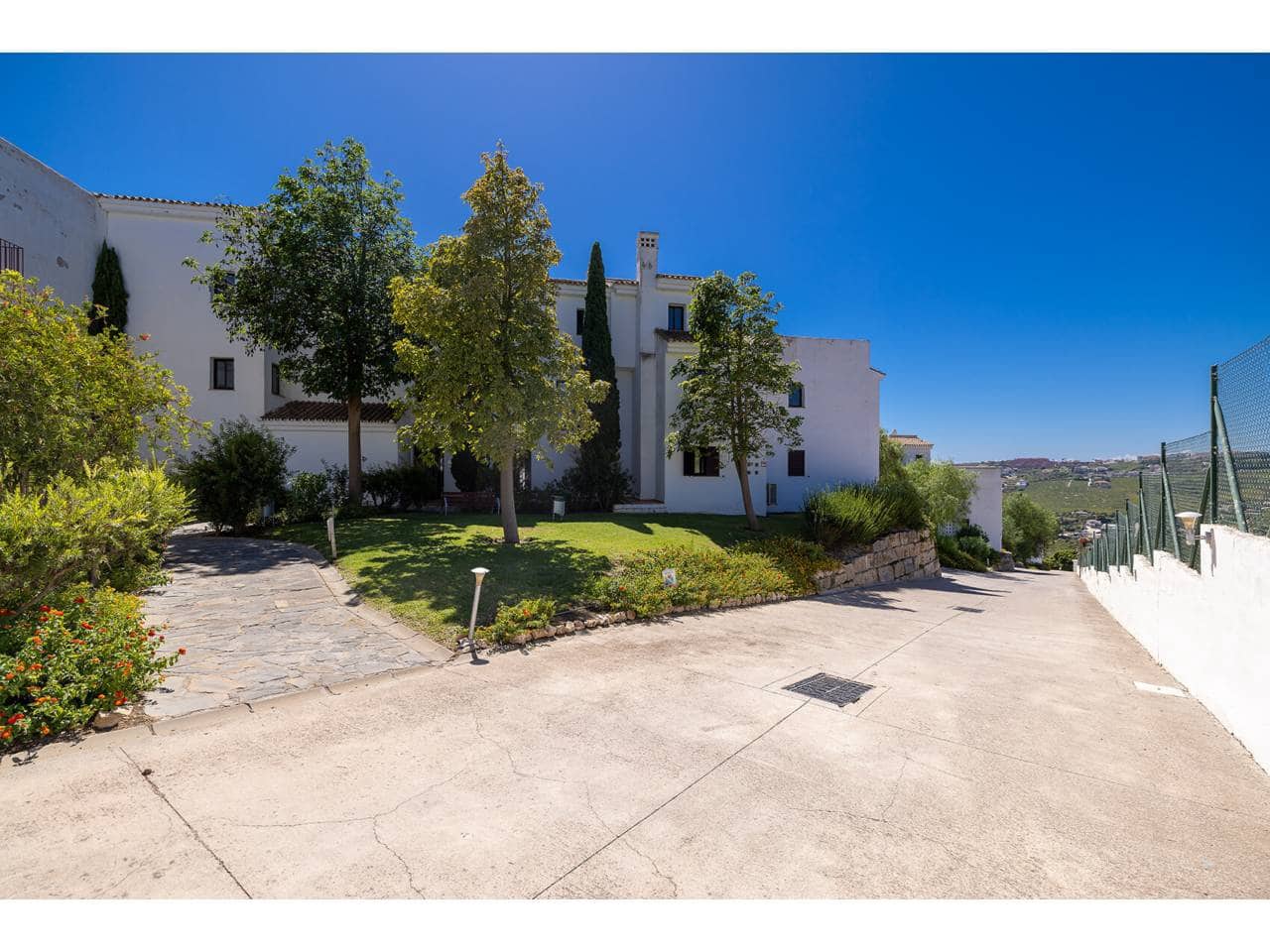 2 soverom Leilighet til salgs i Casares med svømmebasseng garasje - € 399 000 (Ref: 10080244)