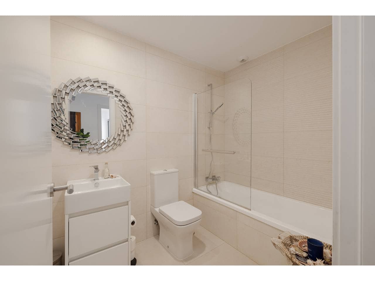Piso de 2 habitaciones en La Alcaidesa en venta con piscina garaje - 725.000 € (Ref: 10085373)