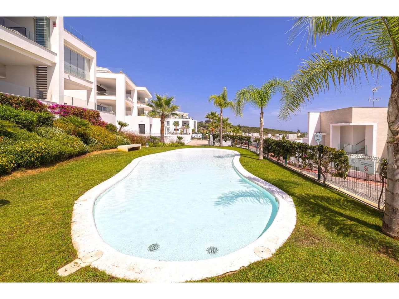 Piso de 2 habitaciones en La Alcaidesa en venta con piscina garaje - 725.000 € (Ref: 10085373)