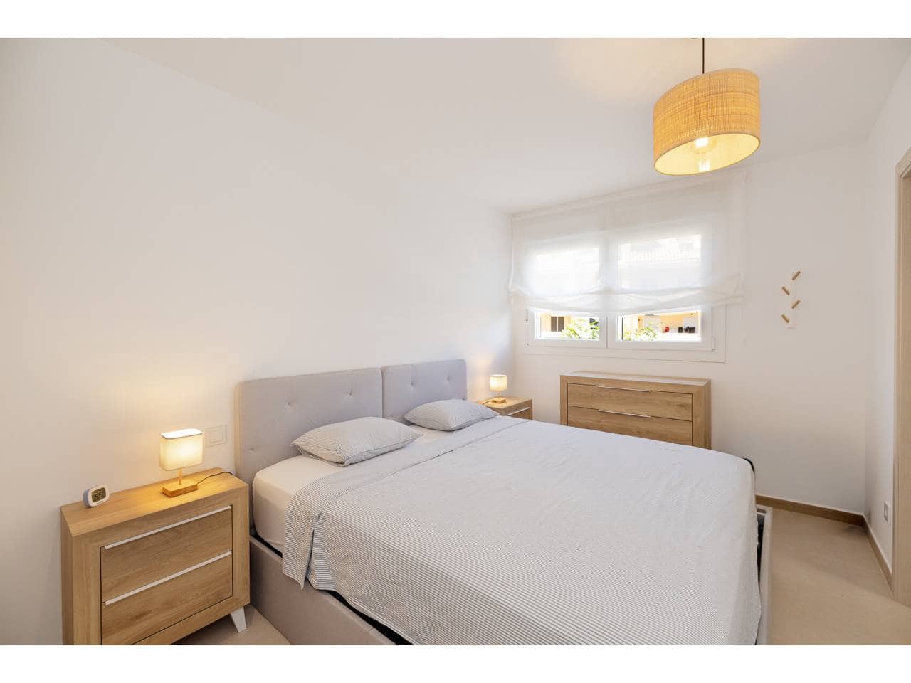 2 soverom Leilighet til salgs i Manilva med svømmebasseng garasje - € 329 000 (Ref: 10106584)