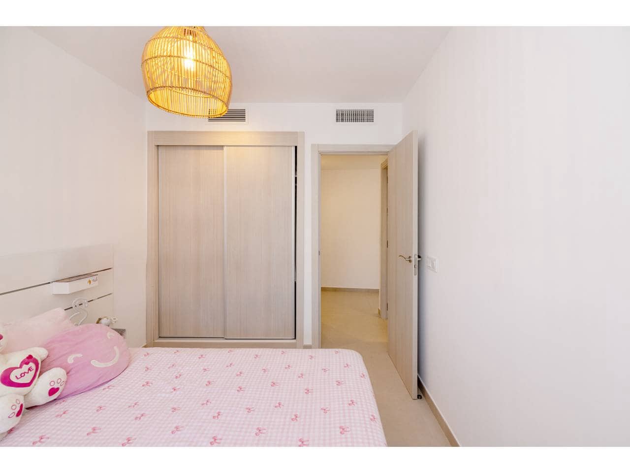 2 soverom Leilighet til salgs i Manilva med svømmebasseng garasje - € 329 000 (Ref: 10106584)